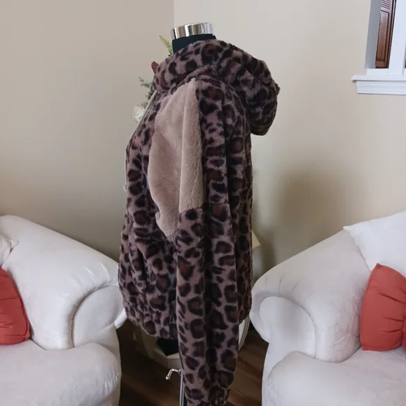 Hem & Thread Brown Faux Fur Hoodie S LIKE NEW - Picture 5 of 14